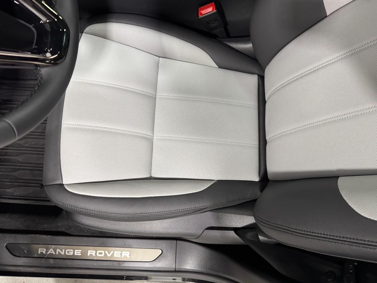 Land Rover Range Rover Evoque Vehicle Full-screen Gallery Image 26