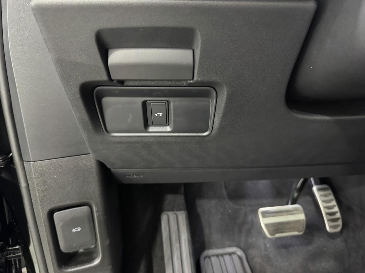 Land Rover Range Rover Evoque Vehicle Full-screen Gallery Image 28