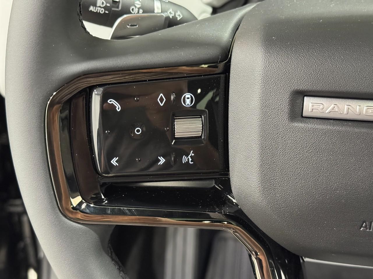 Land Rover Range Rover Evoque Vehicle Full-screen Gallery Image 29