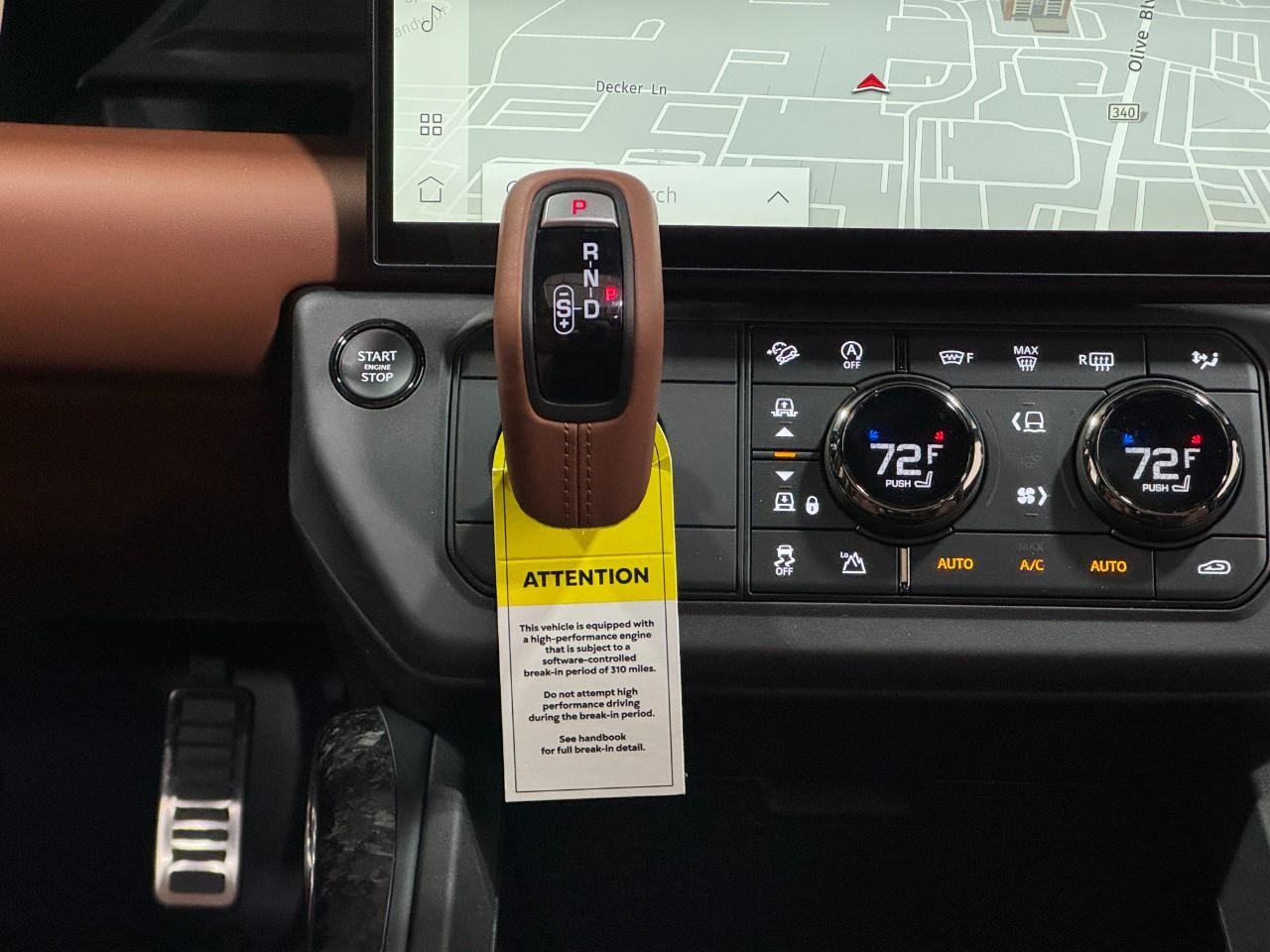 Land Rover Defender Vehicle Full-screen Gallery Image 17