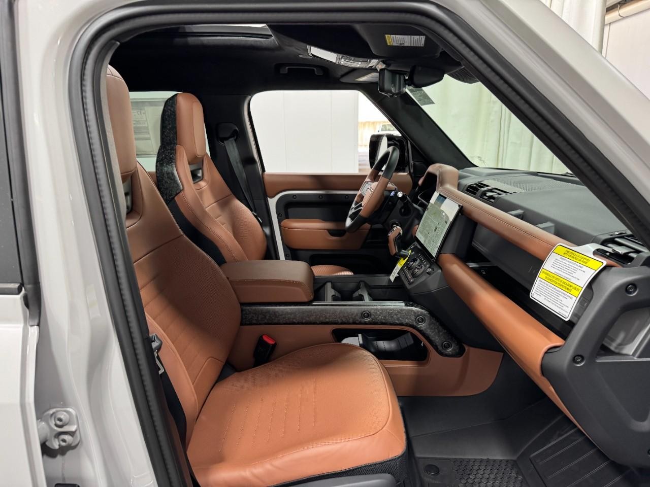 Land Rover Defender Vehicle Full-screen Gallery Image 19