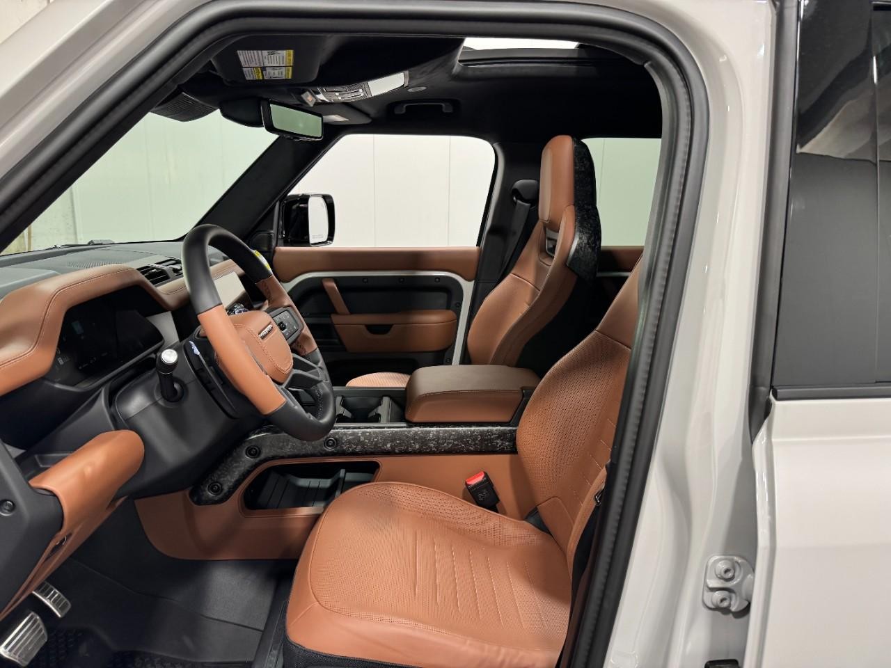 Land Rover Defender Vehicle Full-screen Gallery Image 26