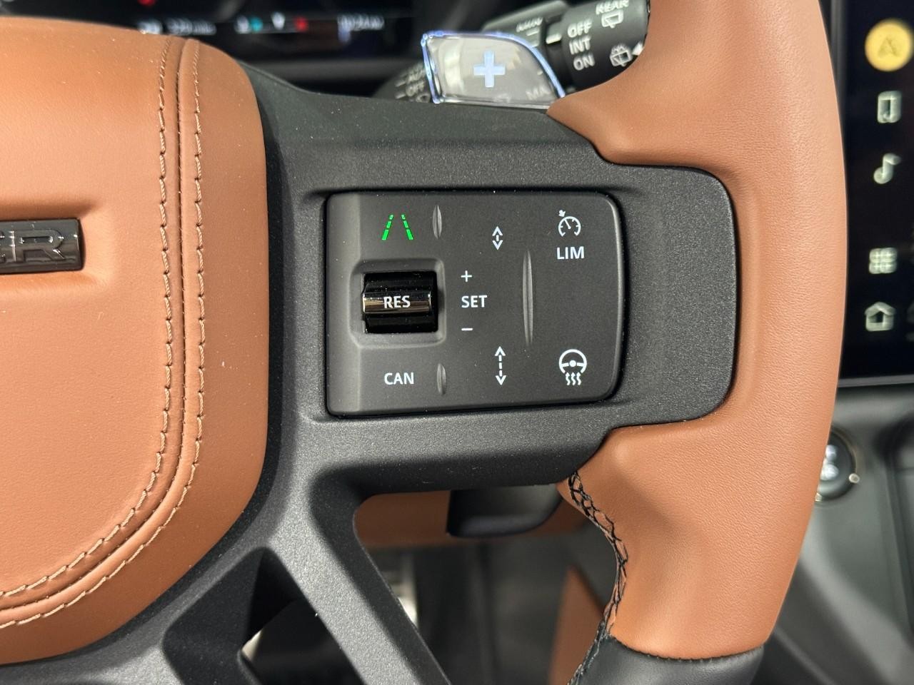 Land Rover Defender Vehicle Full-screen Gallery Image 31