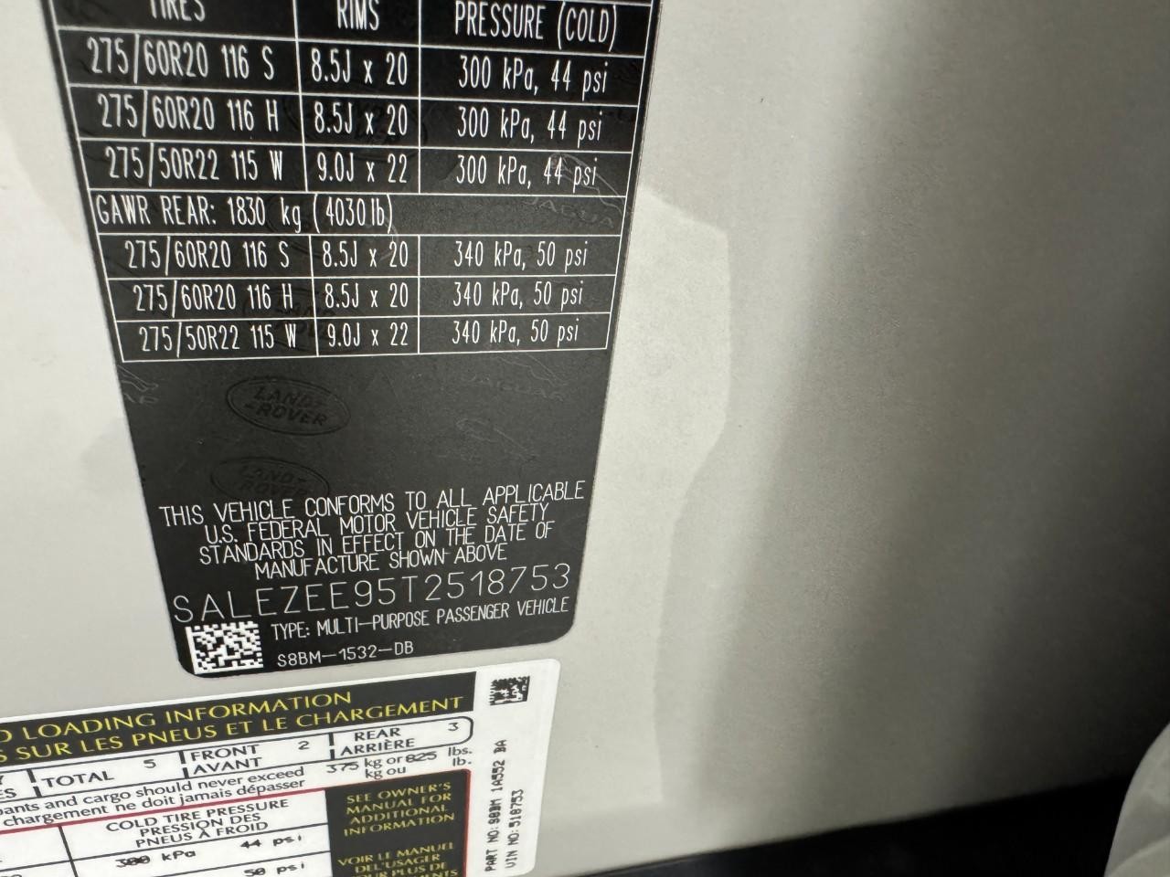 Land Rover Defender Vehicle Full-screen Gallery Image 34