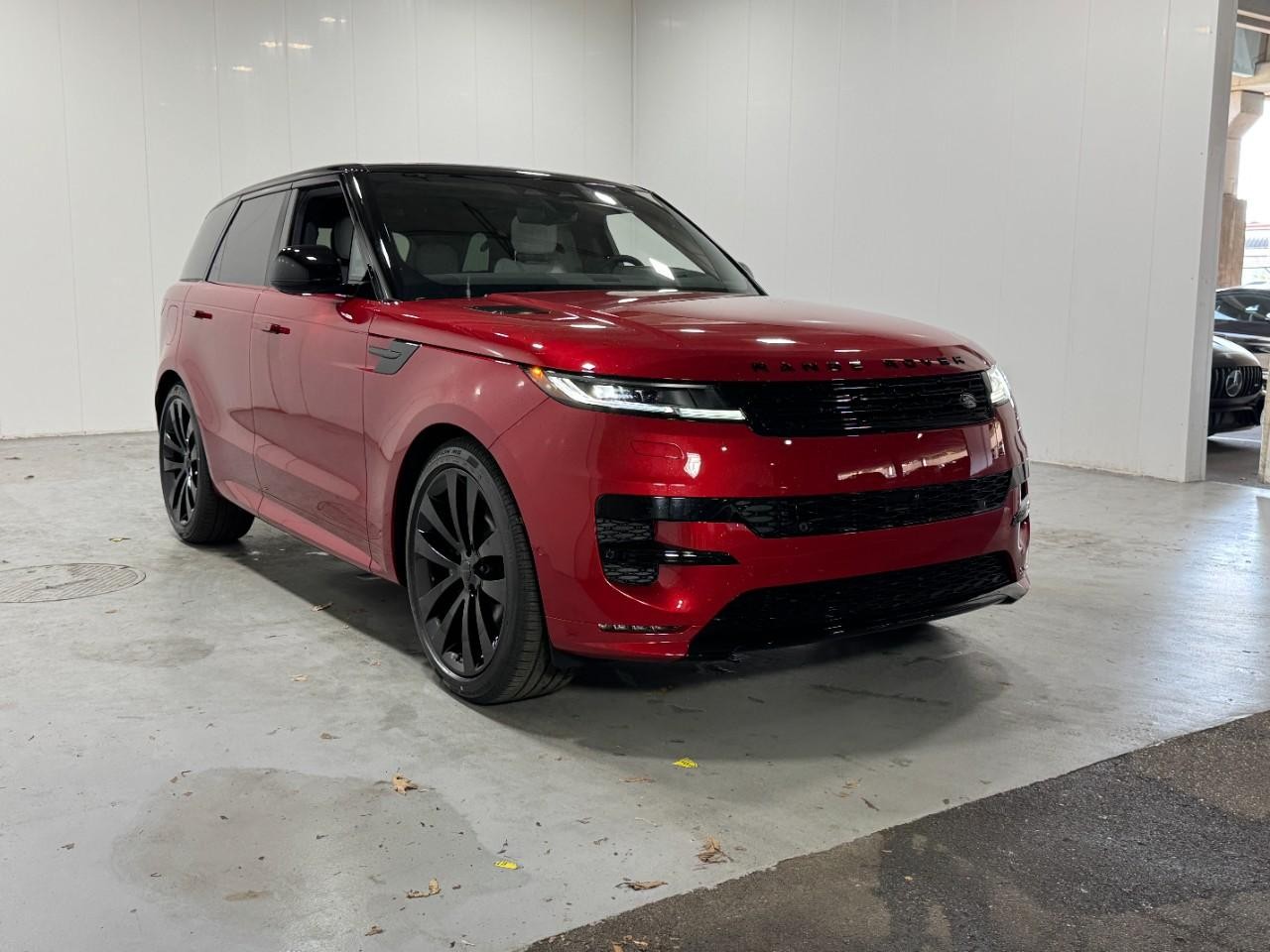 Land Rover Range Rover Sport Vehicle Full-screen Gallery Image 6