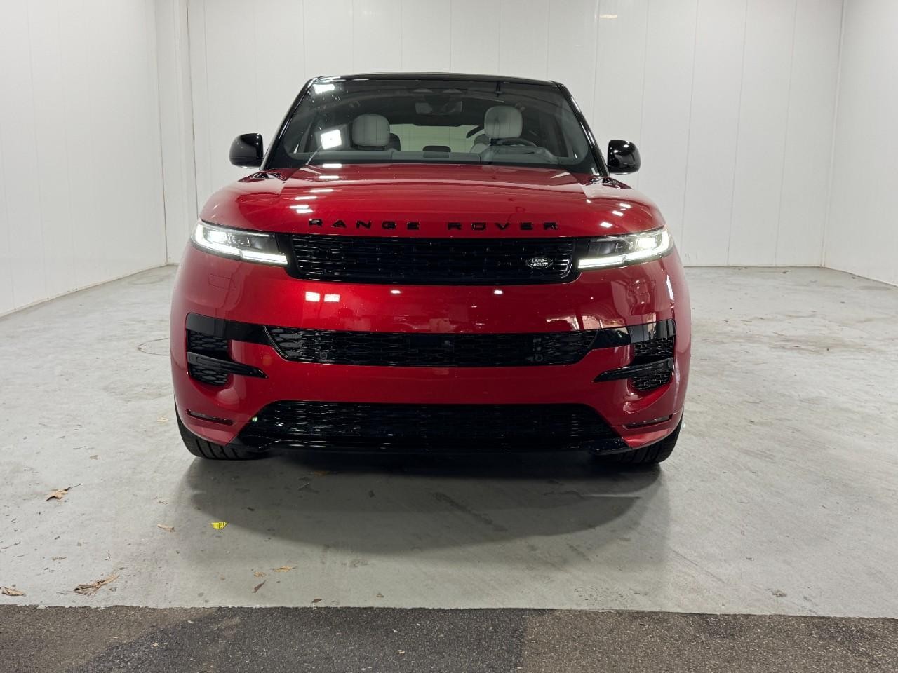 Land Rover Range Rover Sport Vehicle Full-screen Gallery Image 7