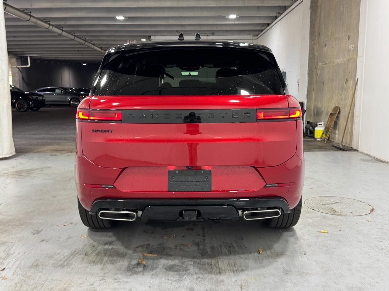 Land Rover Range Rover Sport Vehicle Full-screen Gallery Image 9