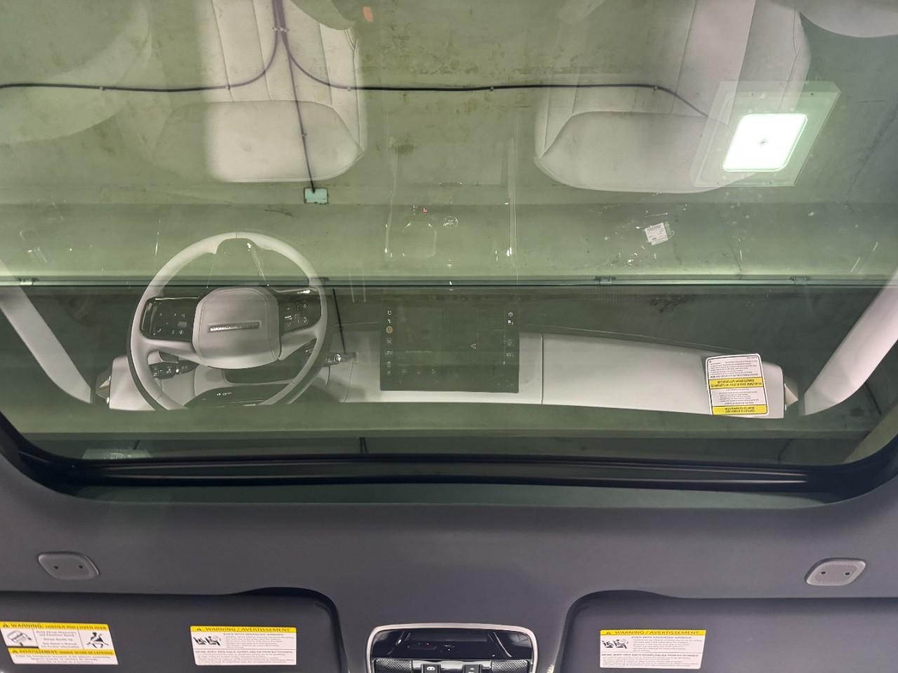 Land Rover Range Rover Sport Vehicle Full-screen Gallery Image 12