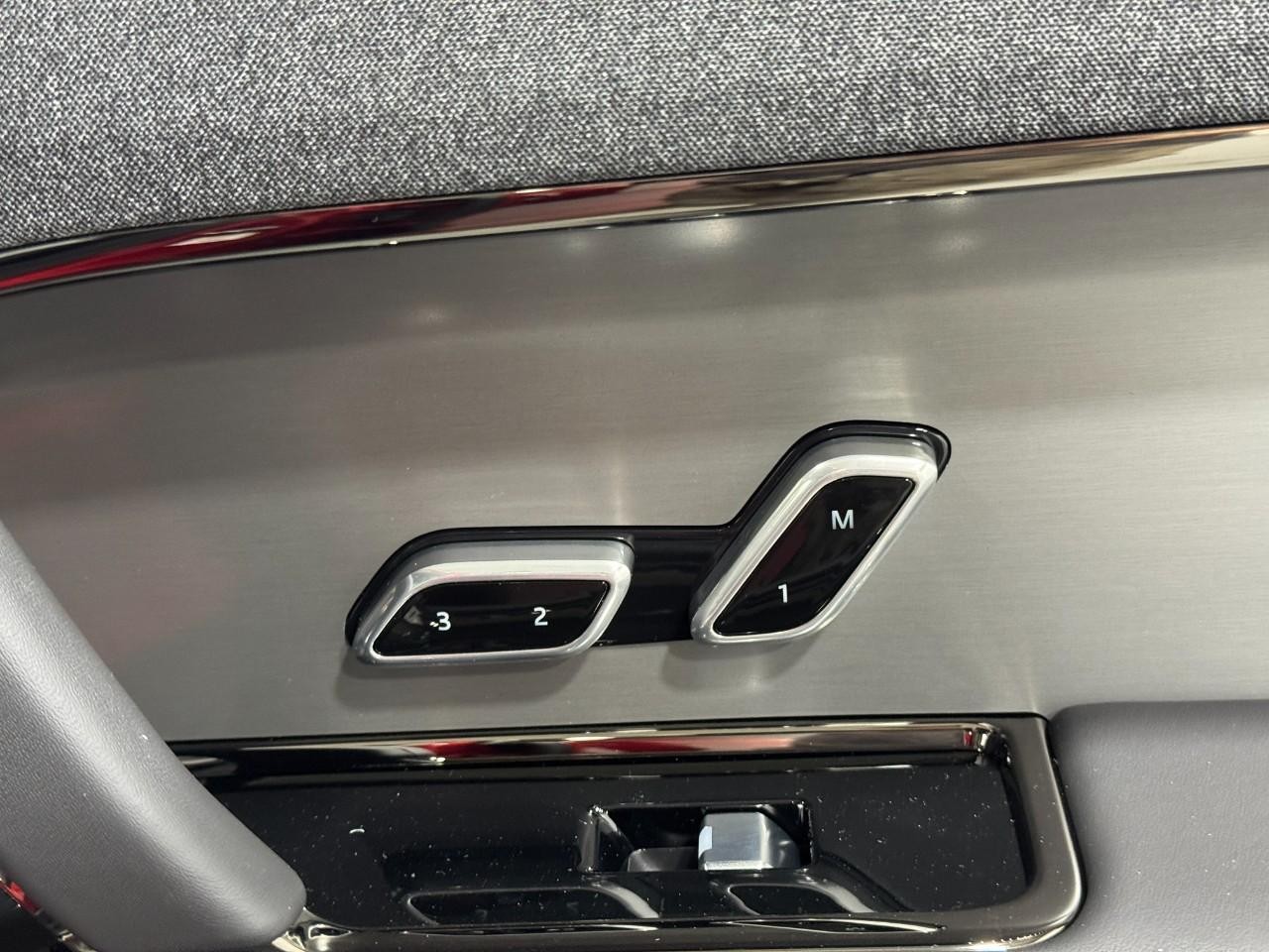 Land Rover Range Rover Sport Vehicle Full-screen Gallery Image 20