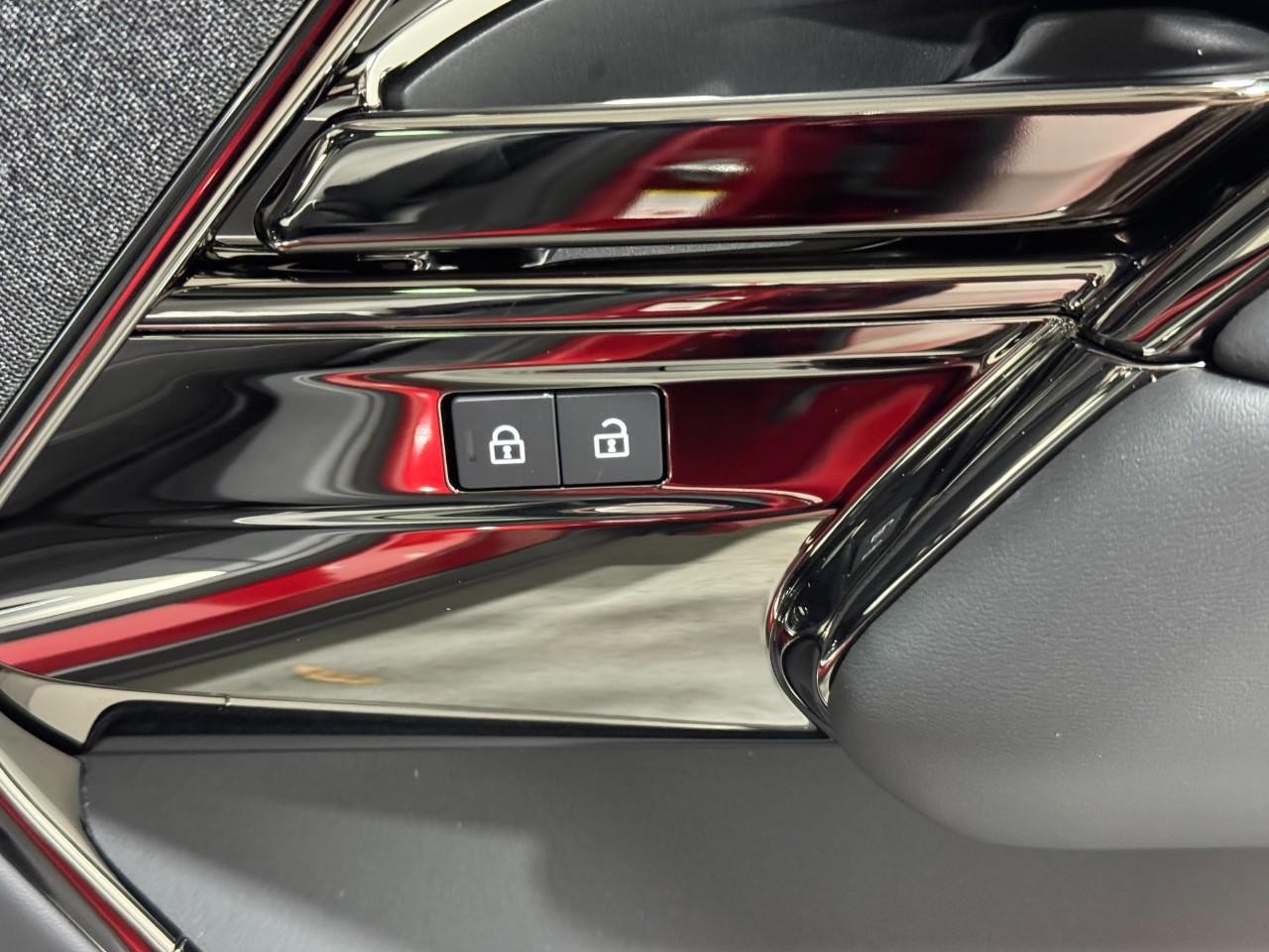 Land Rover Range Rover Sport Vehicle Full-screen Gallery Image 22