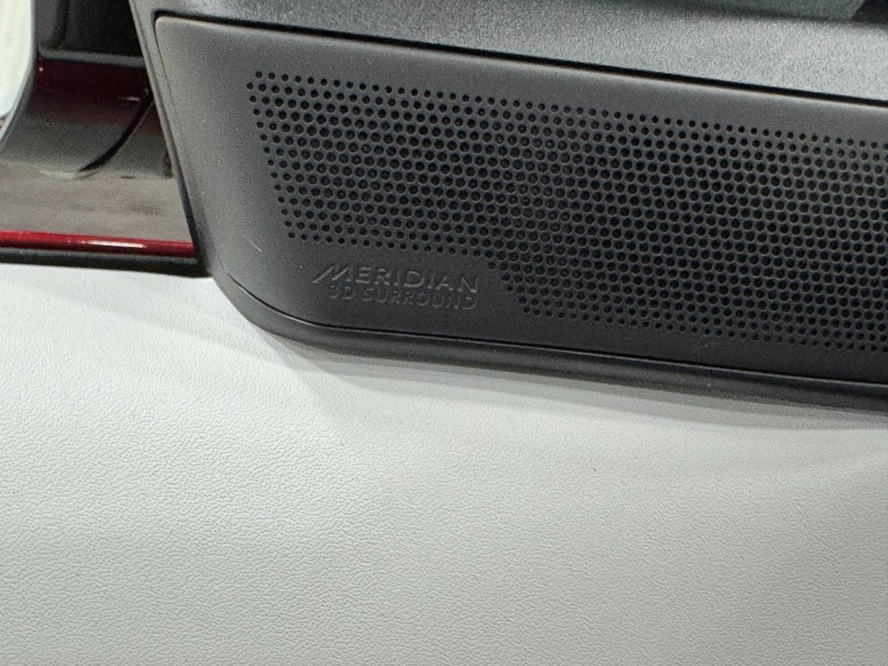 Land Rover Range Rover Sport Vehicle Full-screen Gallery Image 23