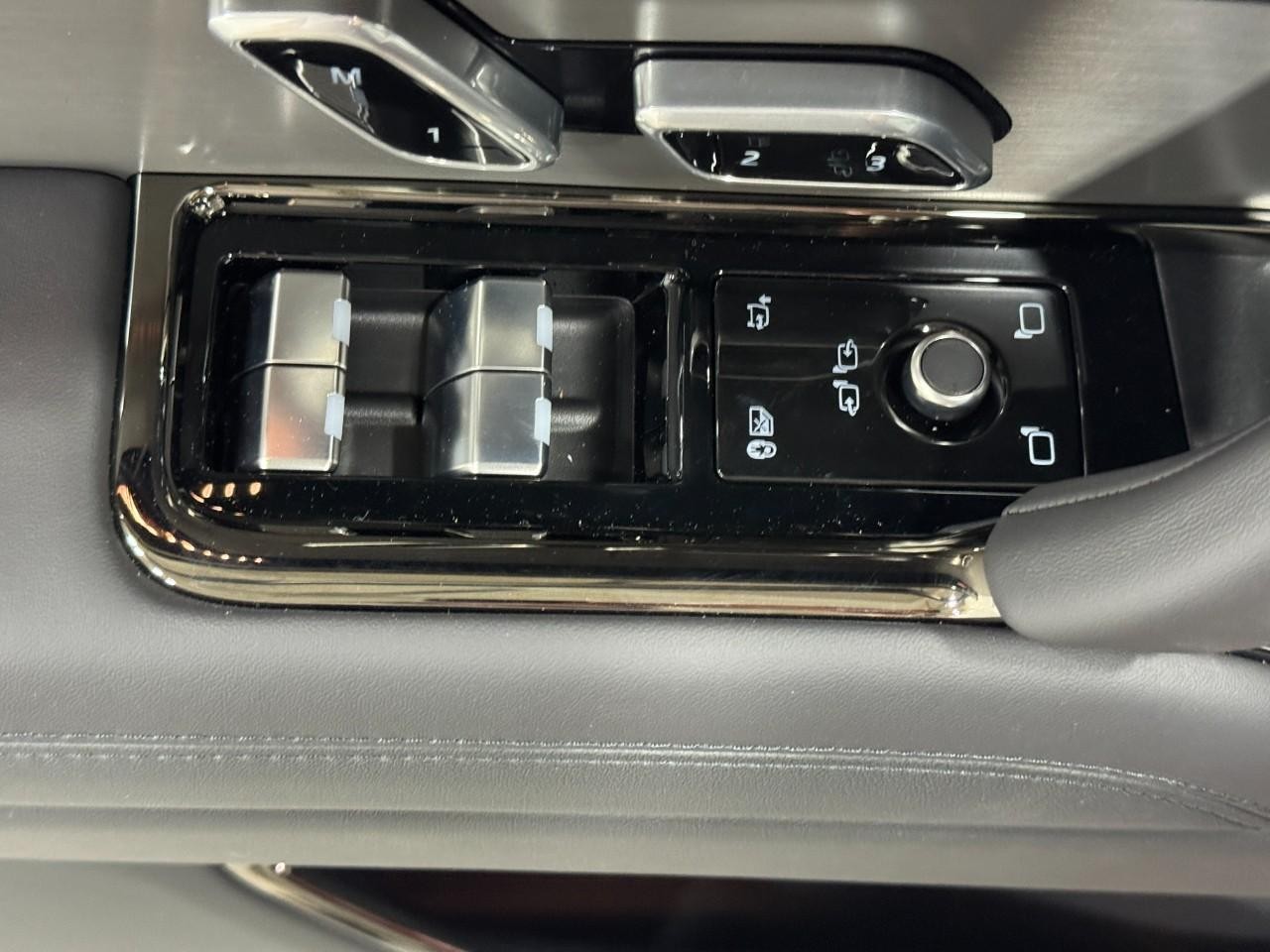 Land Rover Range Rover Sport Vehicle Full-screen Gallery Image 25