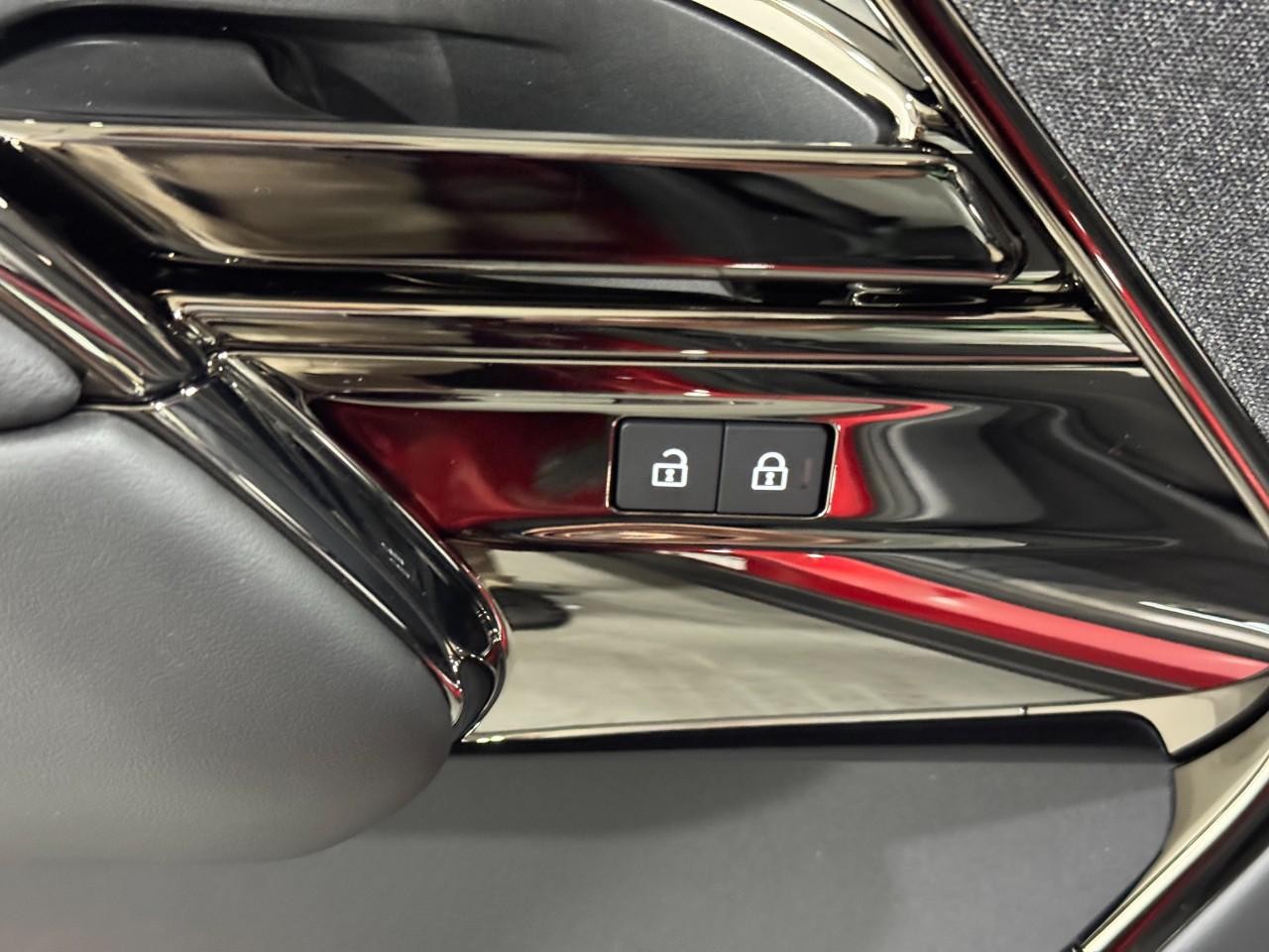 Land Rover Range Rover Sport Vehicle Full-screen Gallery Image 26