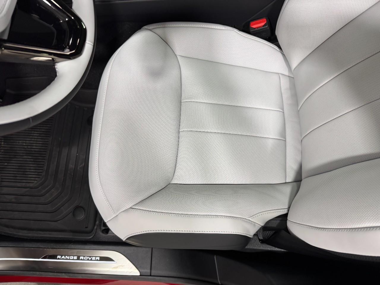 Land Rover Range Rover Sport Vehicle Full-screen Gallery Image 28