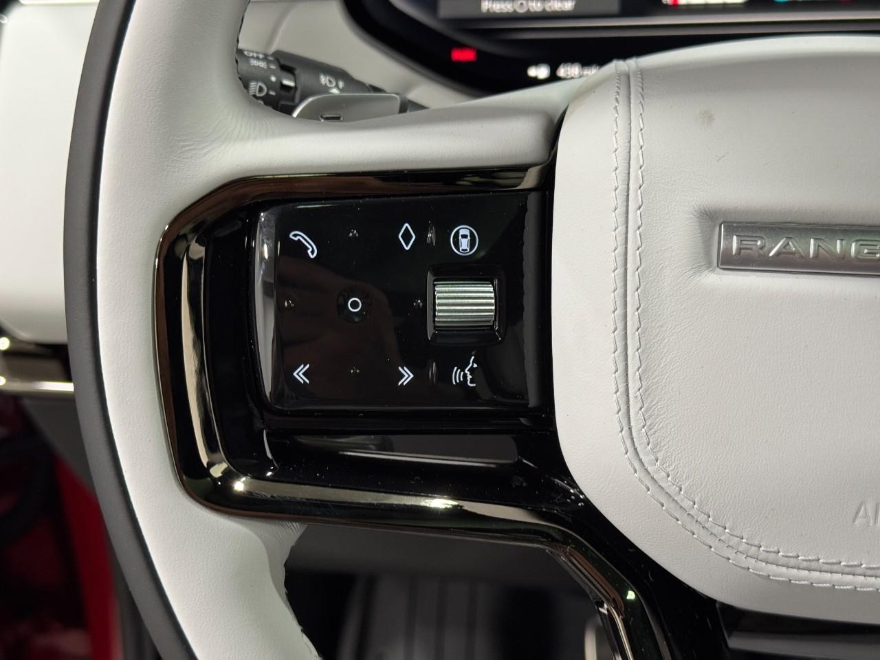 Land Rover Range Rover Sport Vehicle Full-screen Gallery Image 30