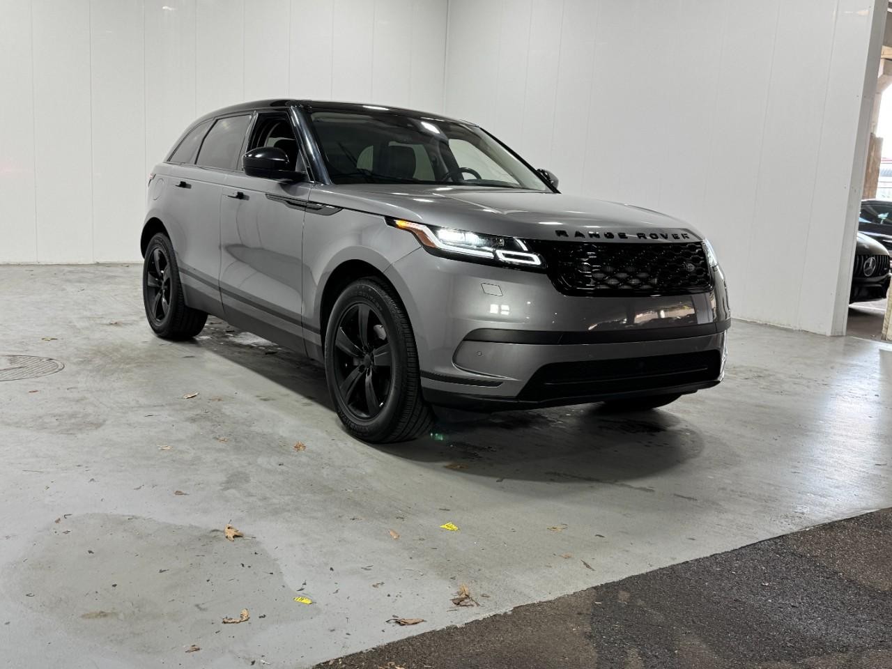 Land Rover Range Rover Velar Vehicle Full-screen Gallery Image 6