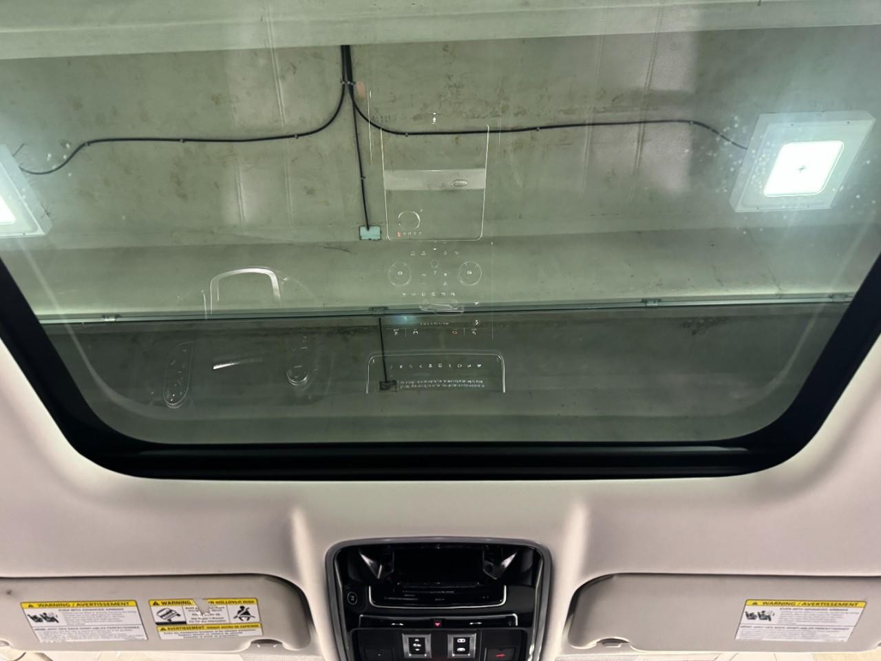 Land Rover Range Rover Velar Vehicle Full-screen Gallery Image 11