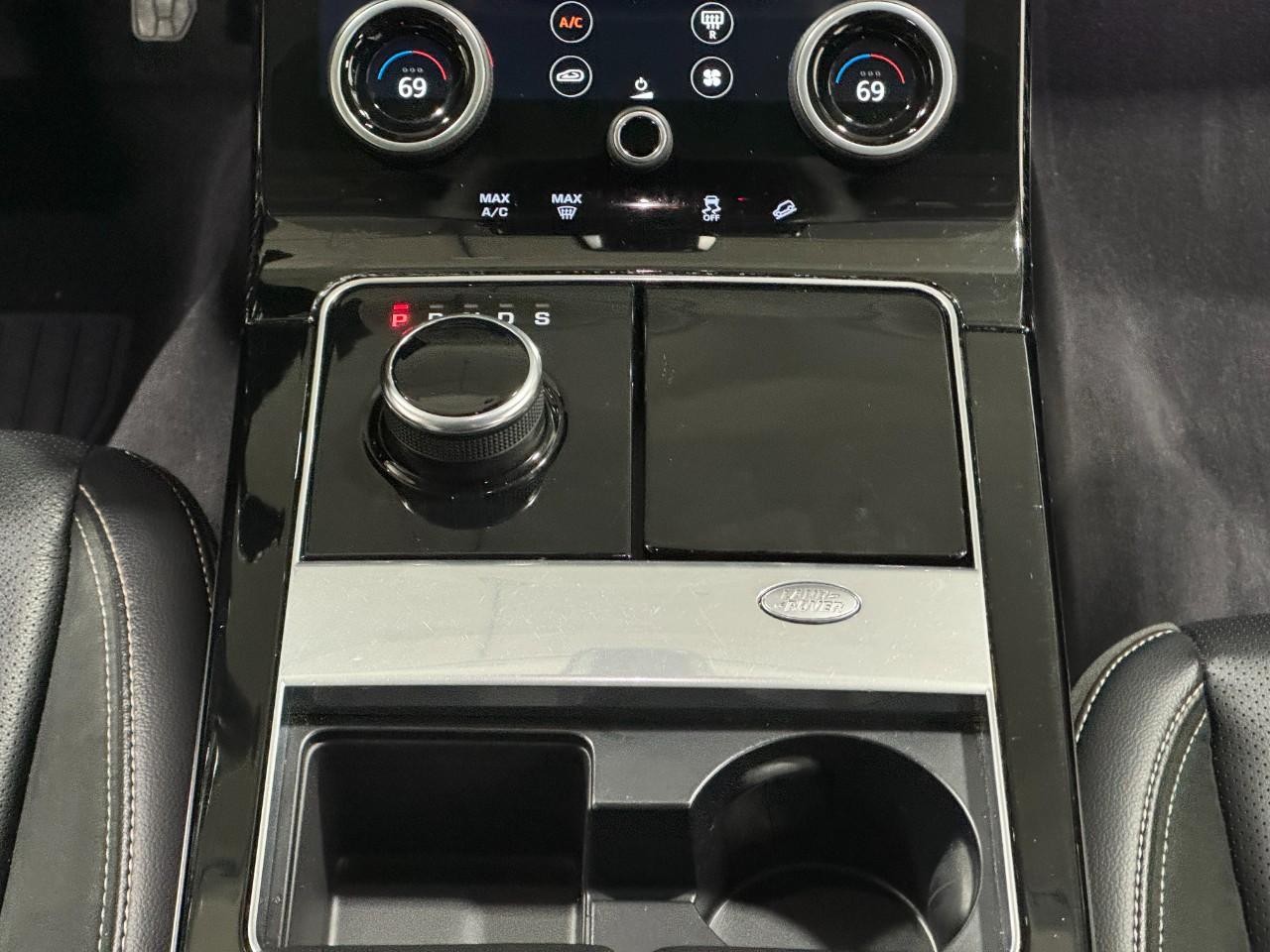 Land Rover Range Rover Velar Vehicle Full-screen Gallery Image 16
