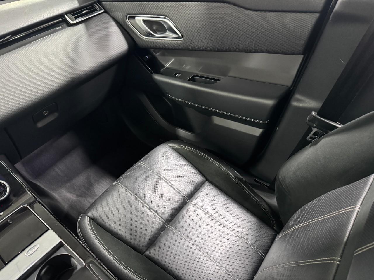 Land Rover Range Rover Velar Vehicle Full-screen Gallery Image 17