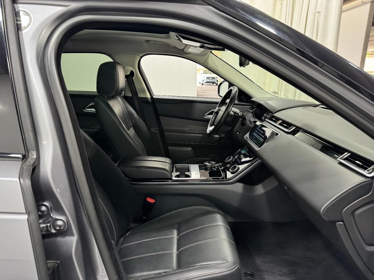 Land Rover Range Rover Velar Vehicle Full-screen Gallery Image 18