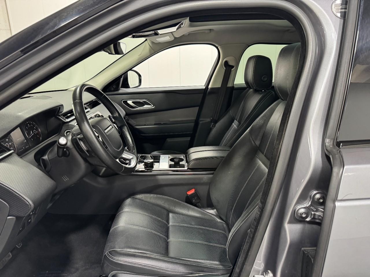 Land Rover Range Rover Velar Vehicle Full-screen Gallery Image 25