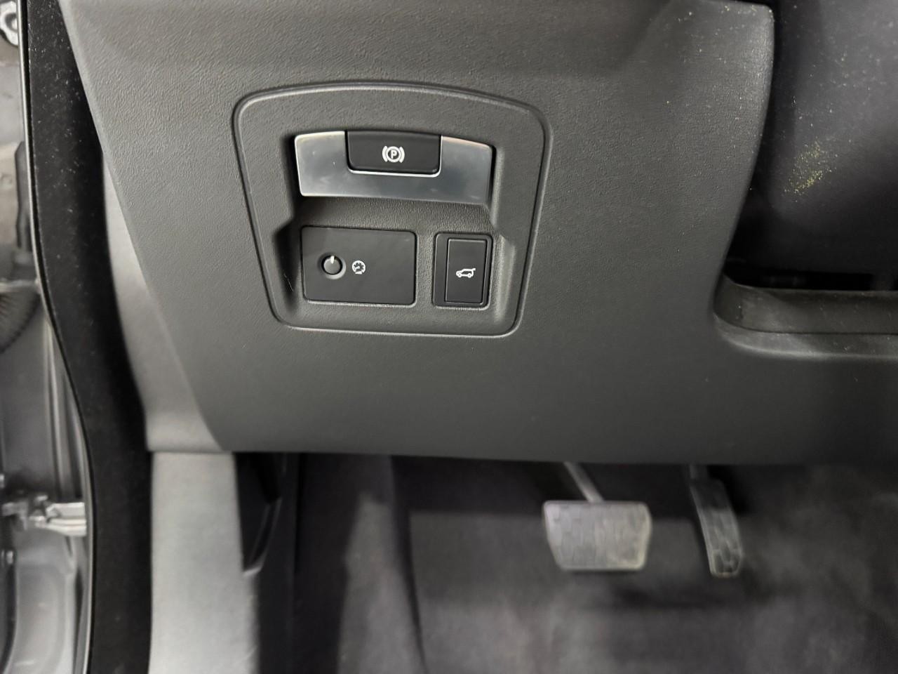 Land Rover Range Rover Velar Vehicle Full-screen Gallery Image 28