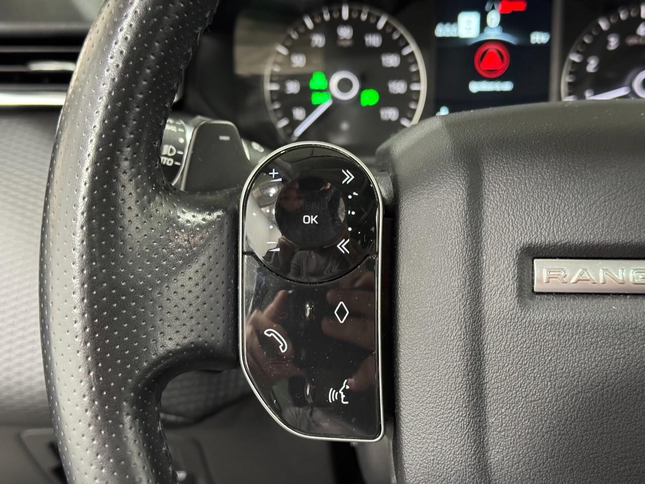 Land Rover Range Rover Velar Vehicle Full-screen Gallery Image 29