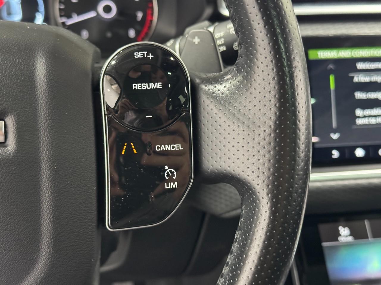 Land Rover Range Rover Velar Vehicle Full-screen Gallery Image 30