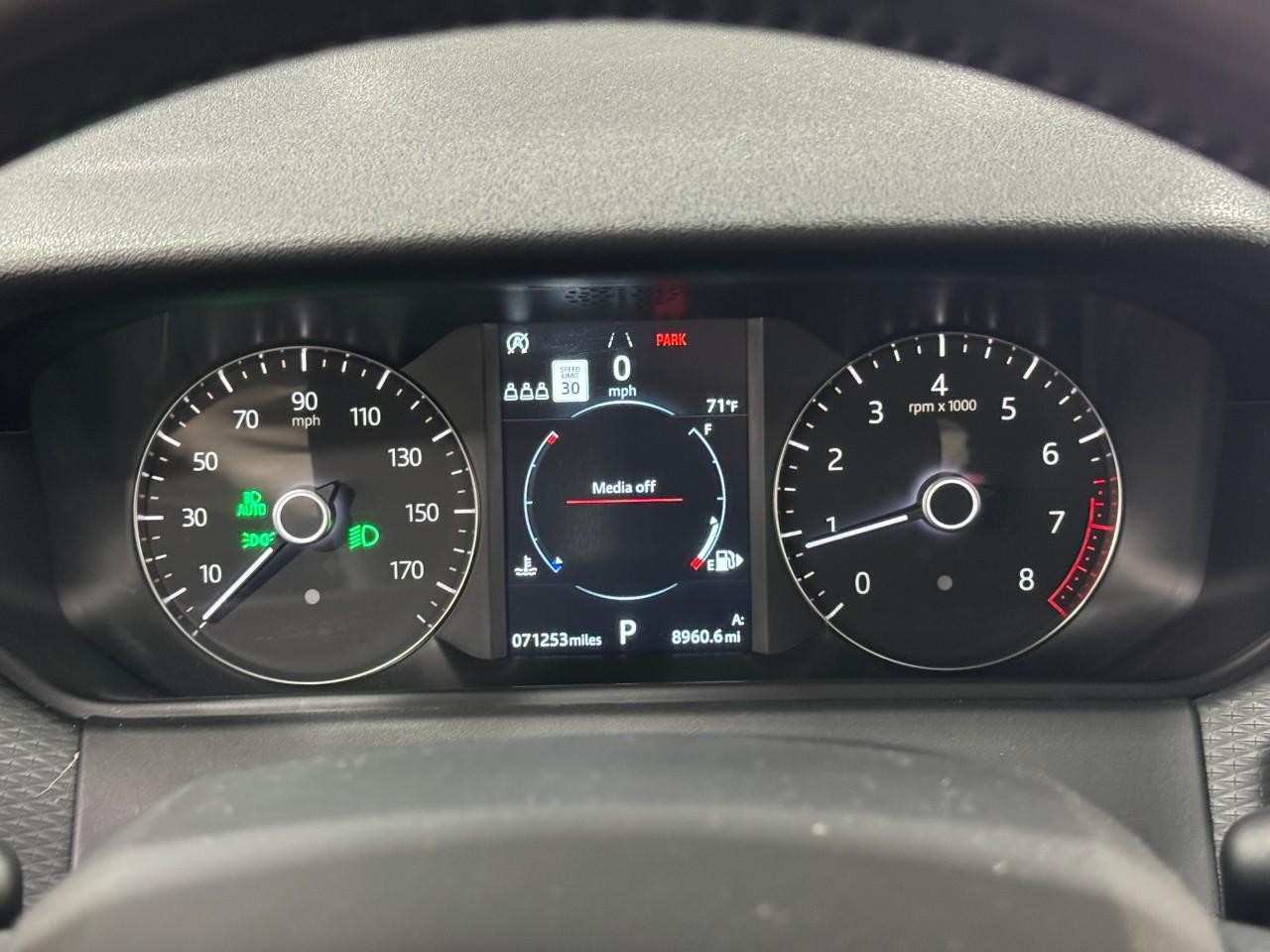 Land Rover Range Rover Velar Vehicle Full-screen Gallery Image 31