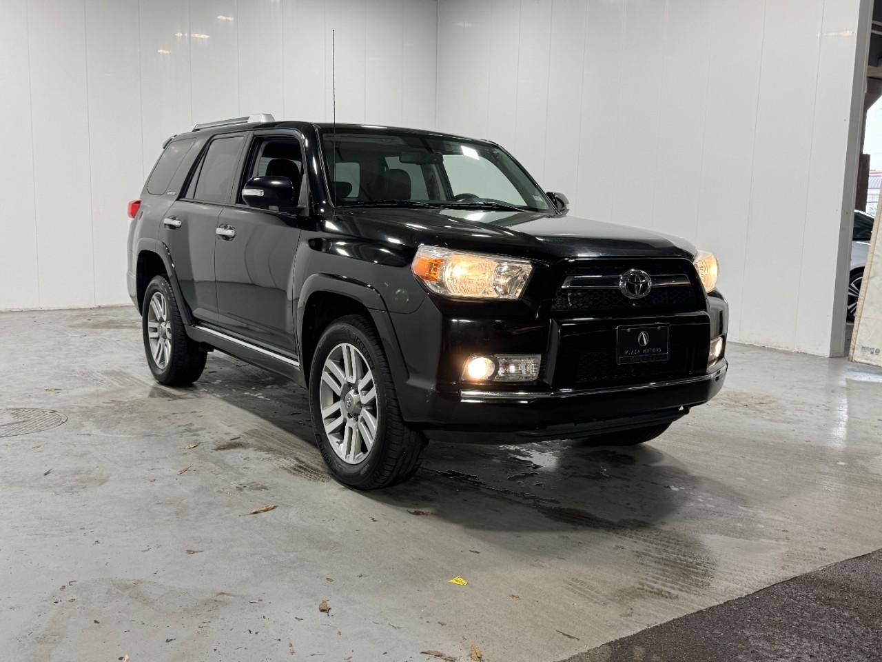 Toyota 4Runner Vehicle Full-screen Gallery Image 6