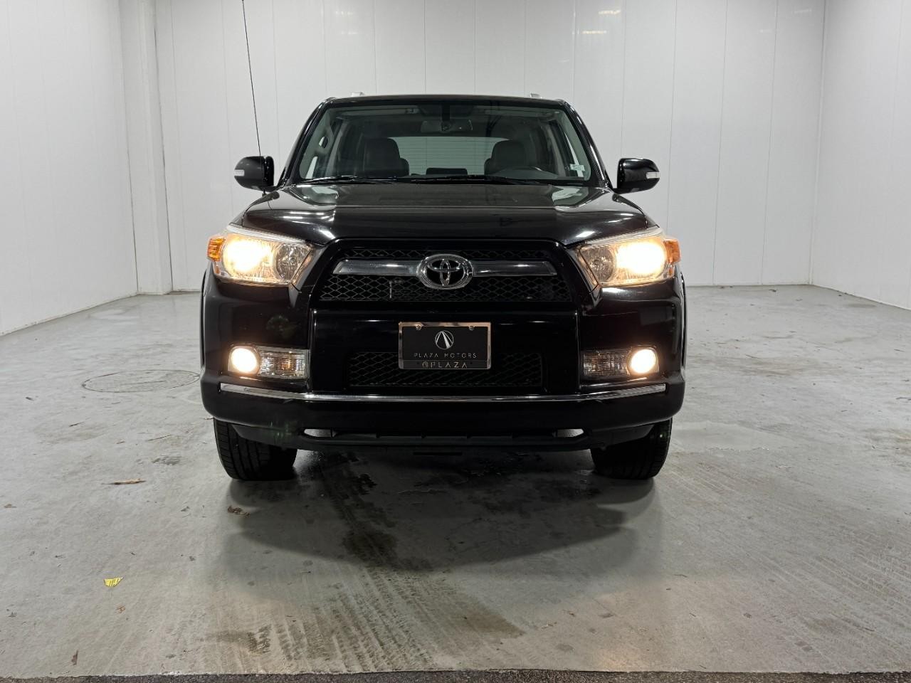 Toyota 4Runner Vehicle Full-screen Gallery Image 7
