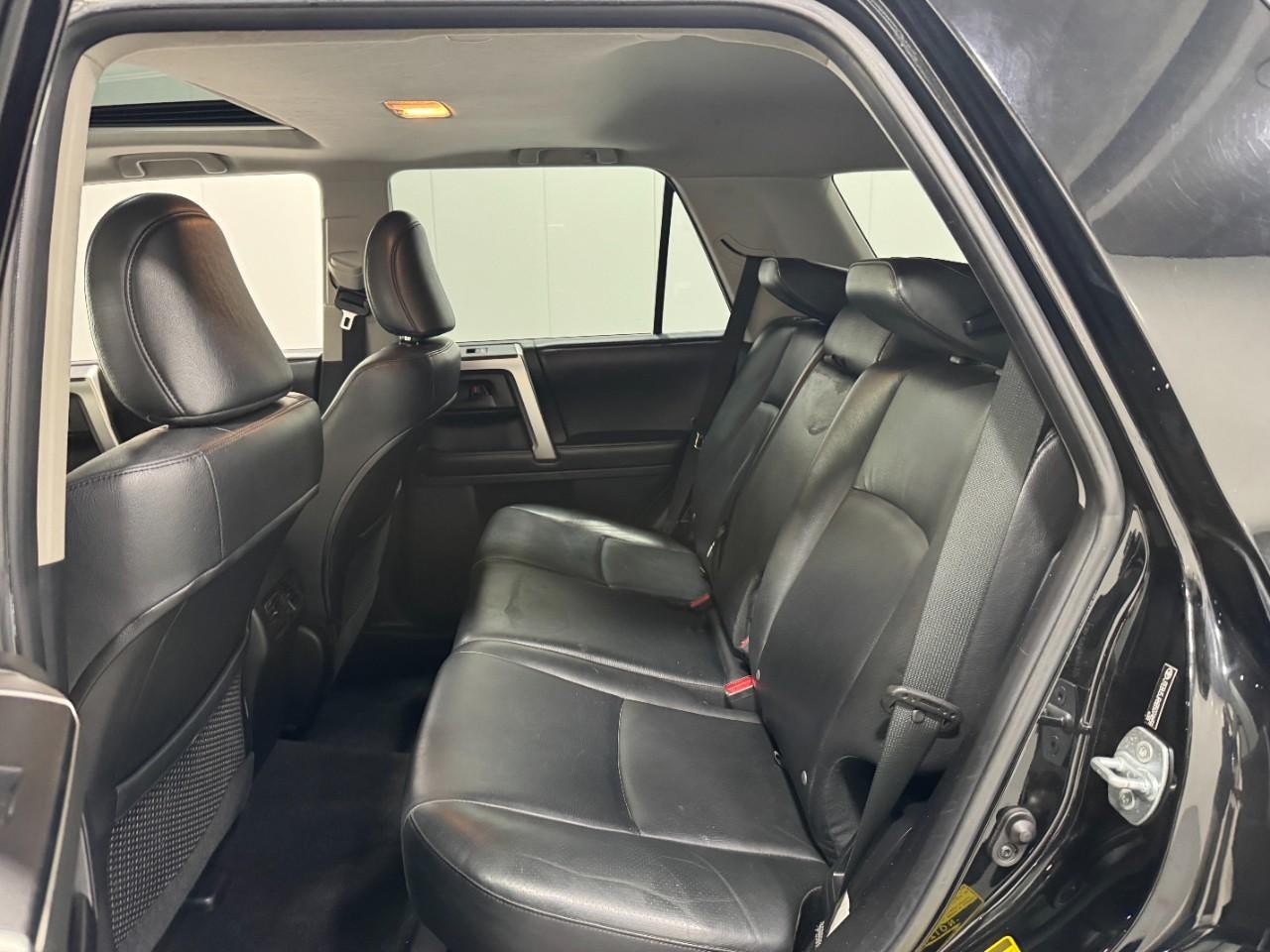 Toyota 4Runner Vehicle Full-screen Gallery Image 8