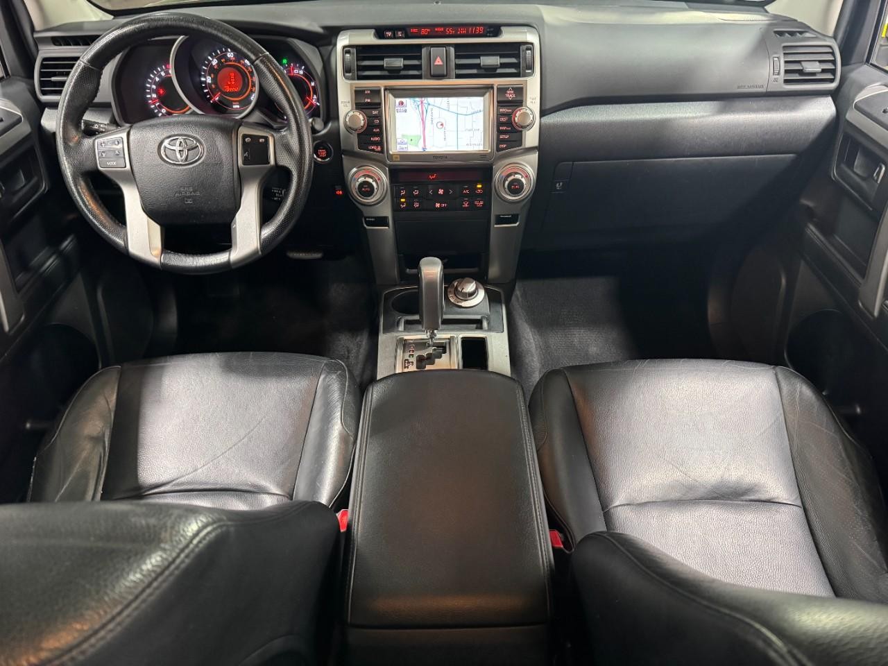 Toyota 4Runner Vehicle Full-screen Gallery Image 12