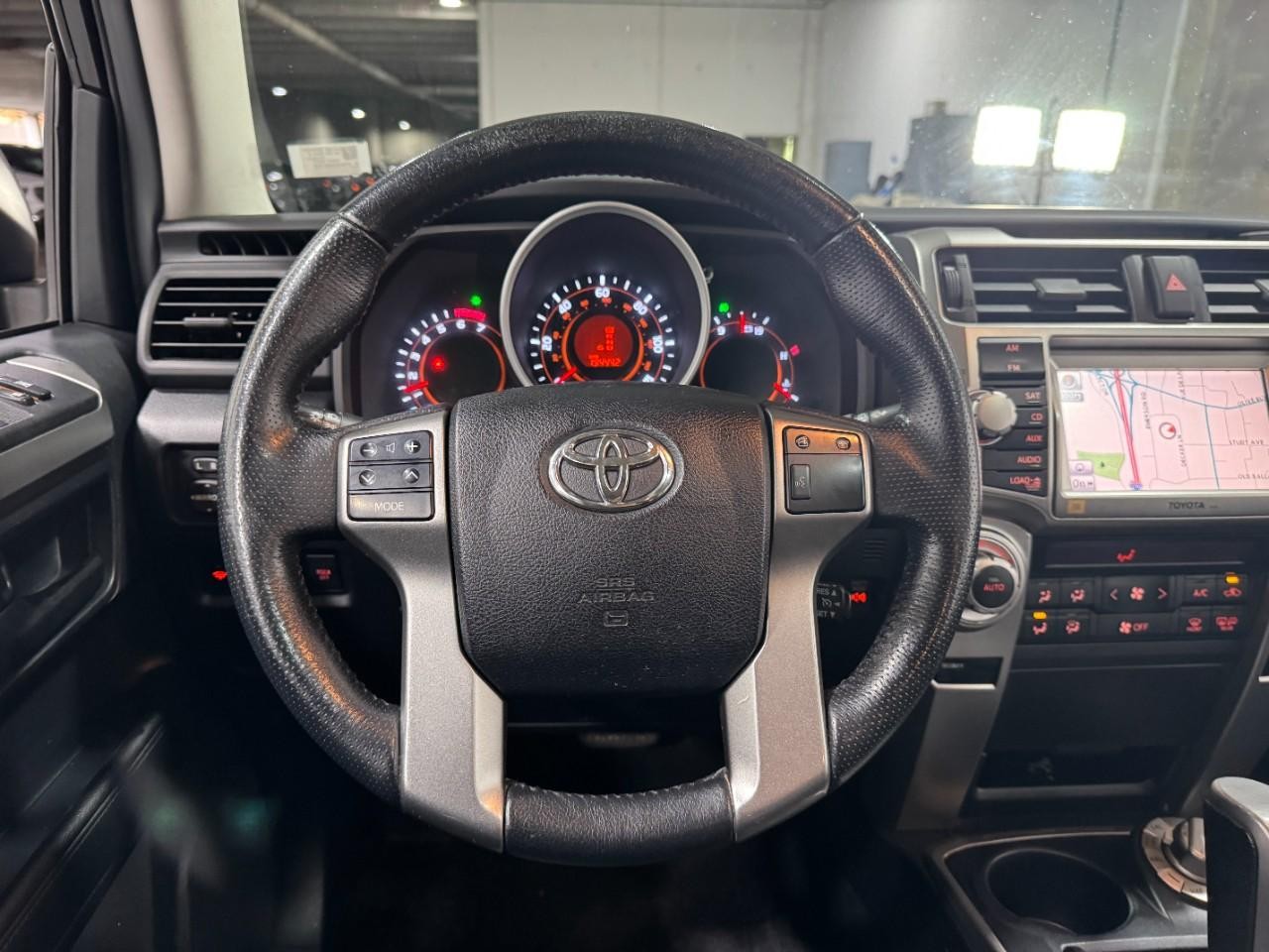 Toyota 4Runner Vehicle Full-screen Gallery Image 13