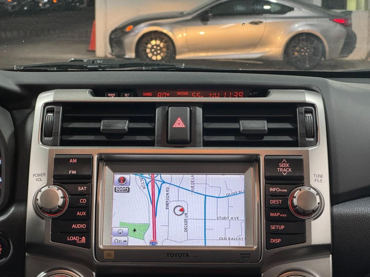 Toyota 4Runner Vehicle Full-screen Gallery Image 14