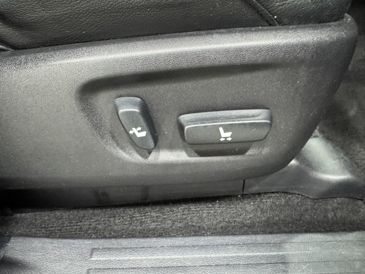 Toyota 4Runner Vehicle Full-screen Gallery Image 20