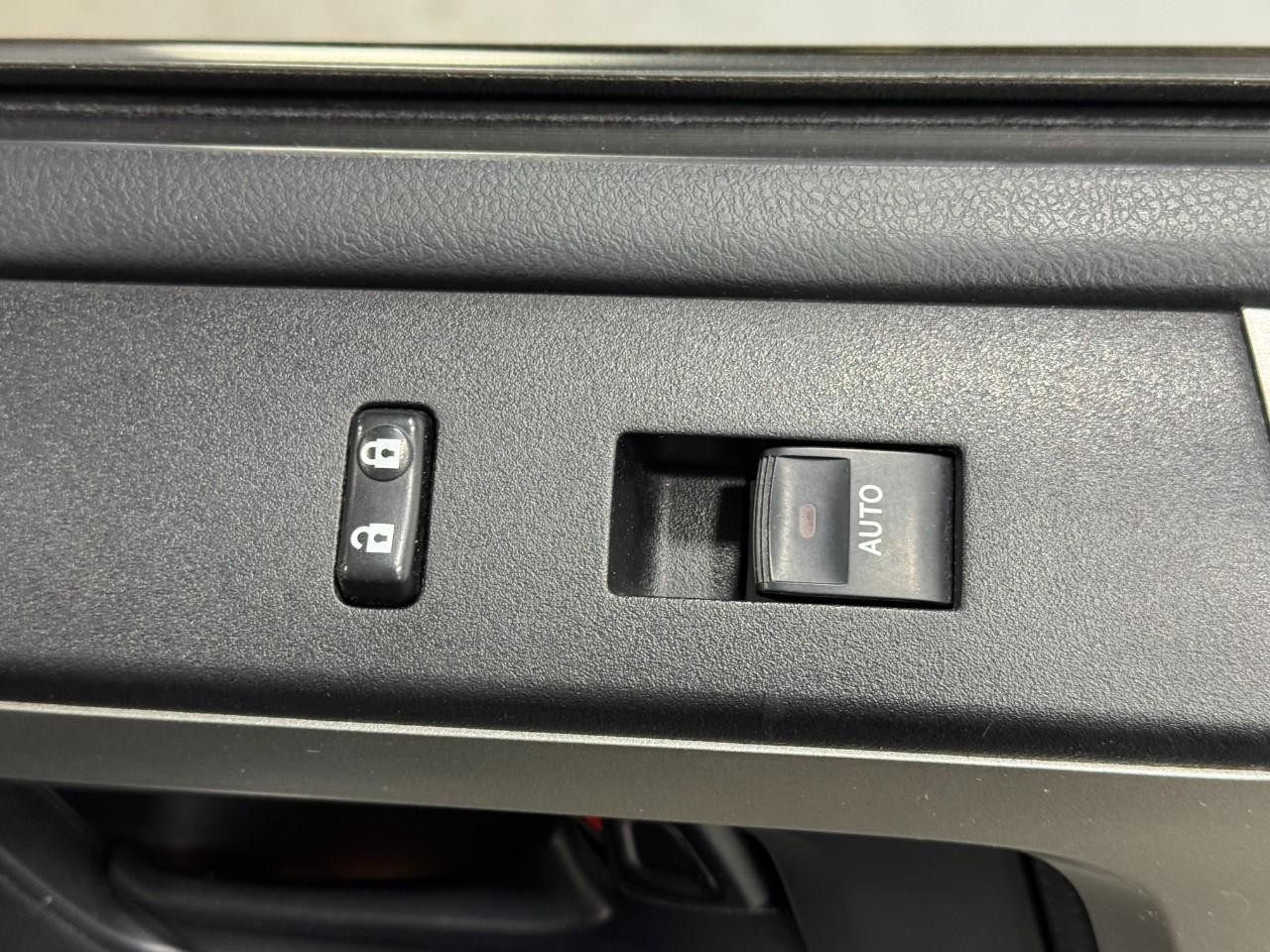 Toyota 4Runner Vehicle Full-screen Gallery Image 21