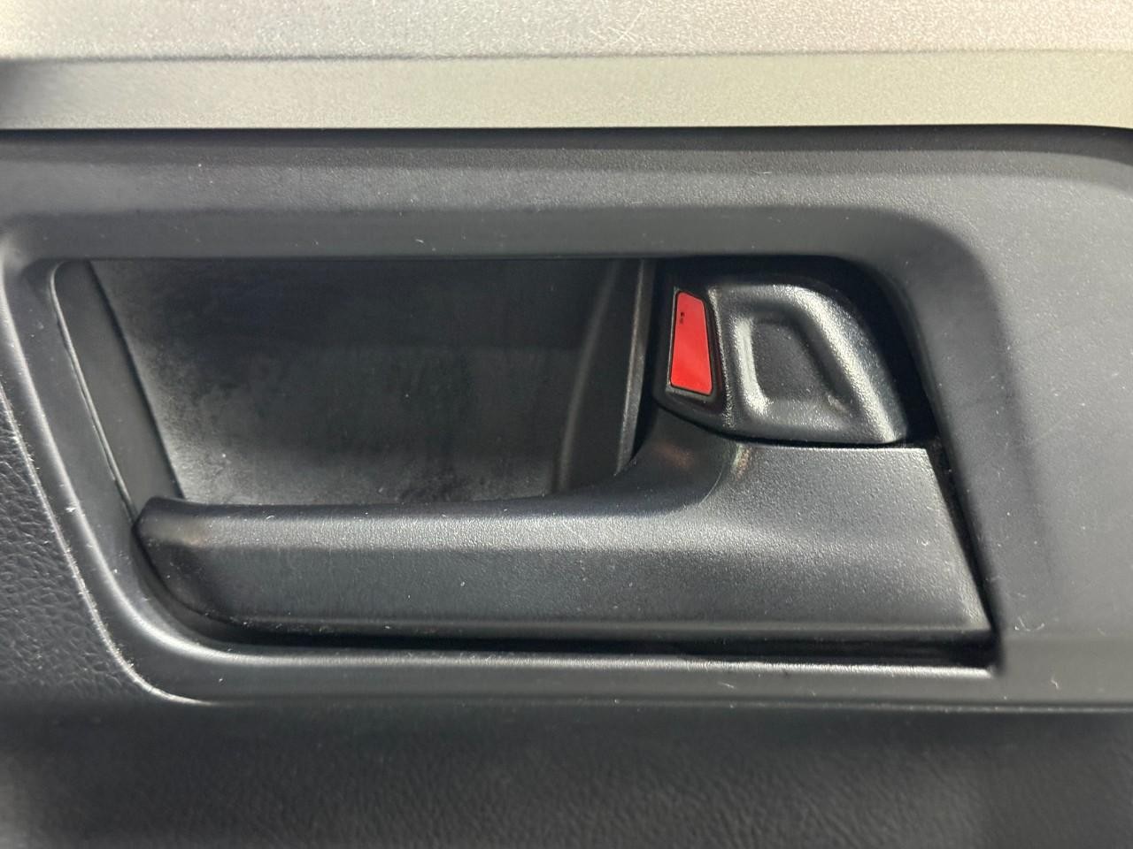 Toyota 4Runner Vehicle Full-screen Gallery Image 22