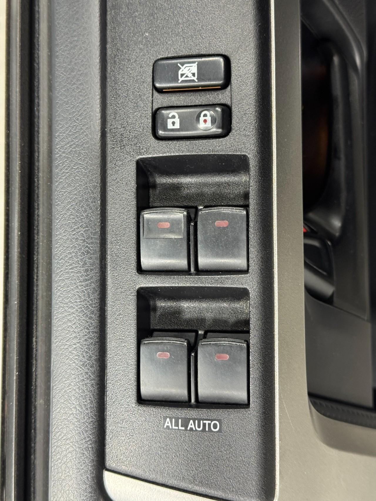 Toyota 4Runner Vehicle Full-screen Gallery Image 23