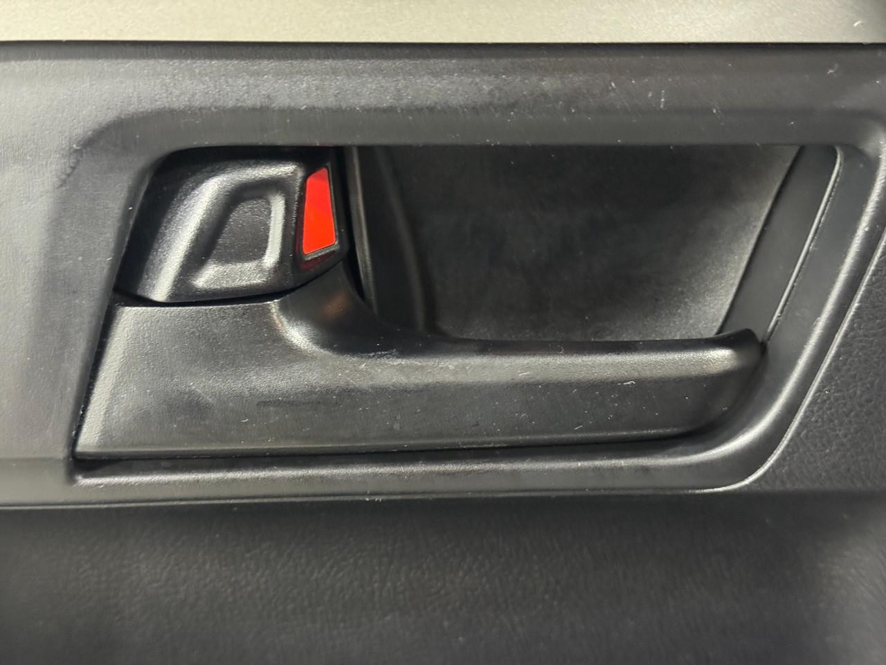 Toyota 4Runner Vehicle Full-screen Gallery Image 24