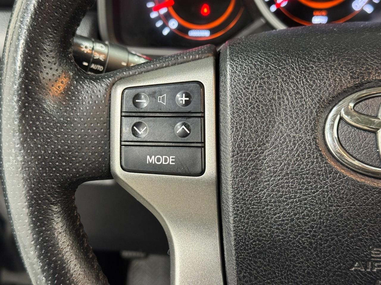 Toyota 4Runner Vehicle Full-screen Gallery Image 29