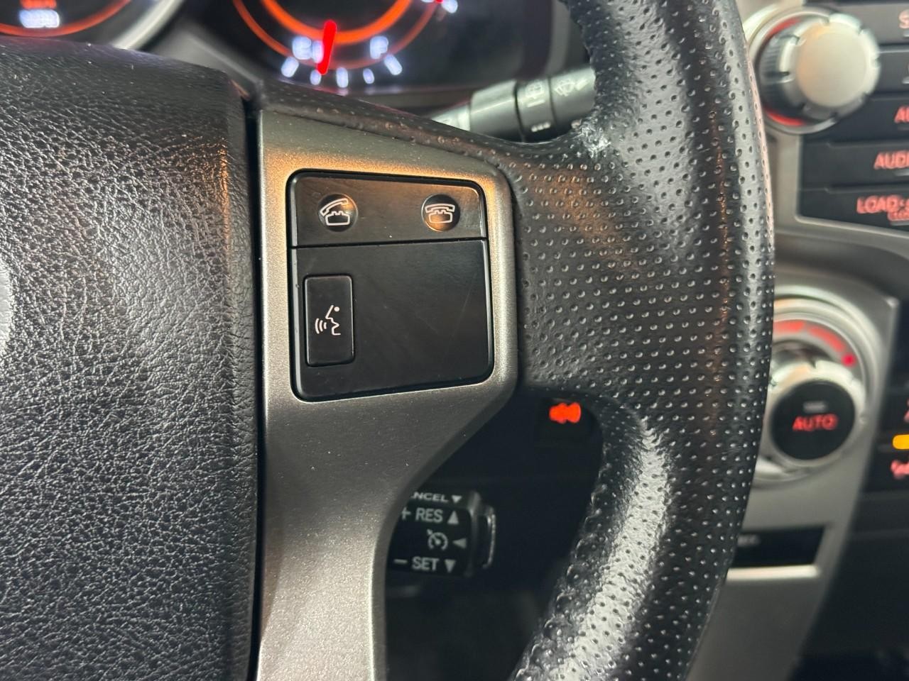 Toyota 4Runner Vehicle Full-screen Gallery Image 30