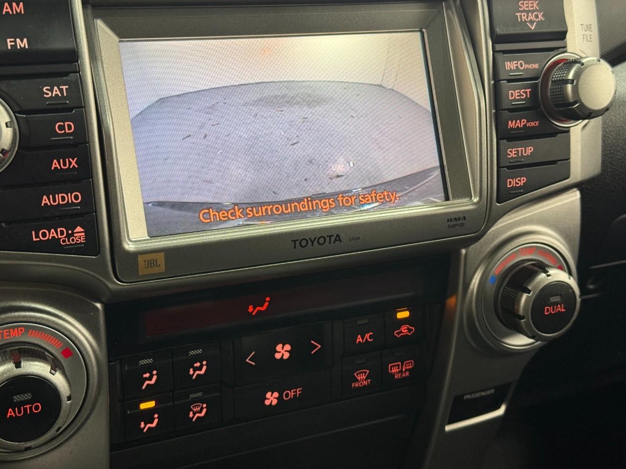 Toyota 4Runner Vehicle Full-screen Gallery Image 33