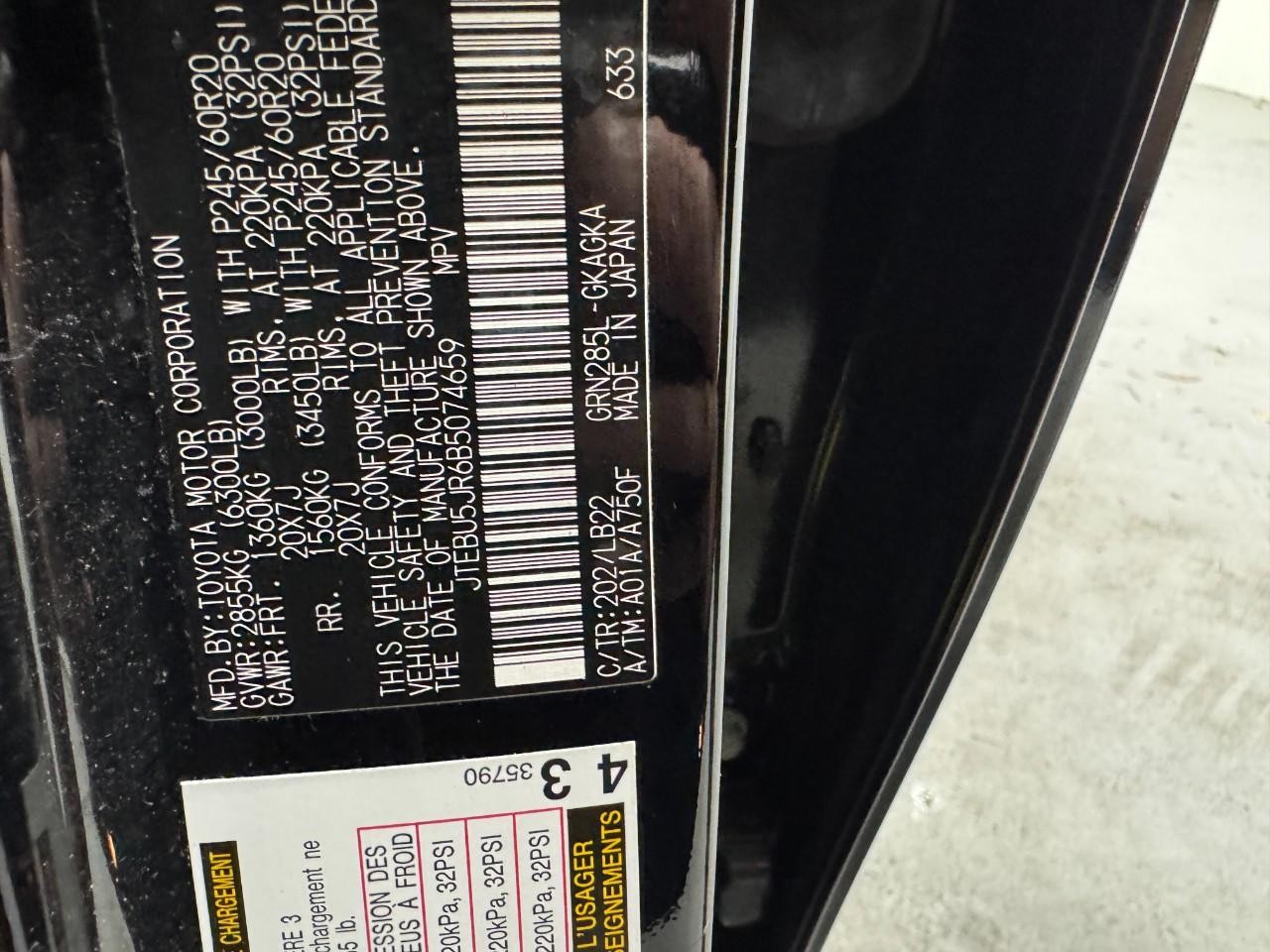 Toyota 4Runner Vehicle Full-screen Gallery Image 34