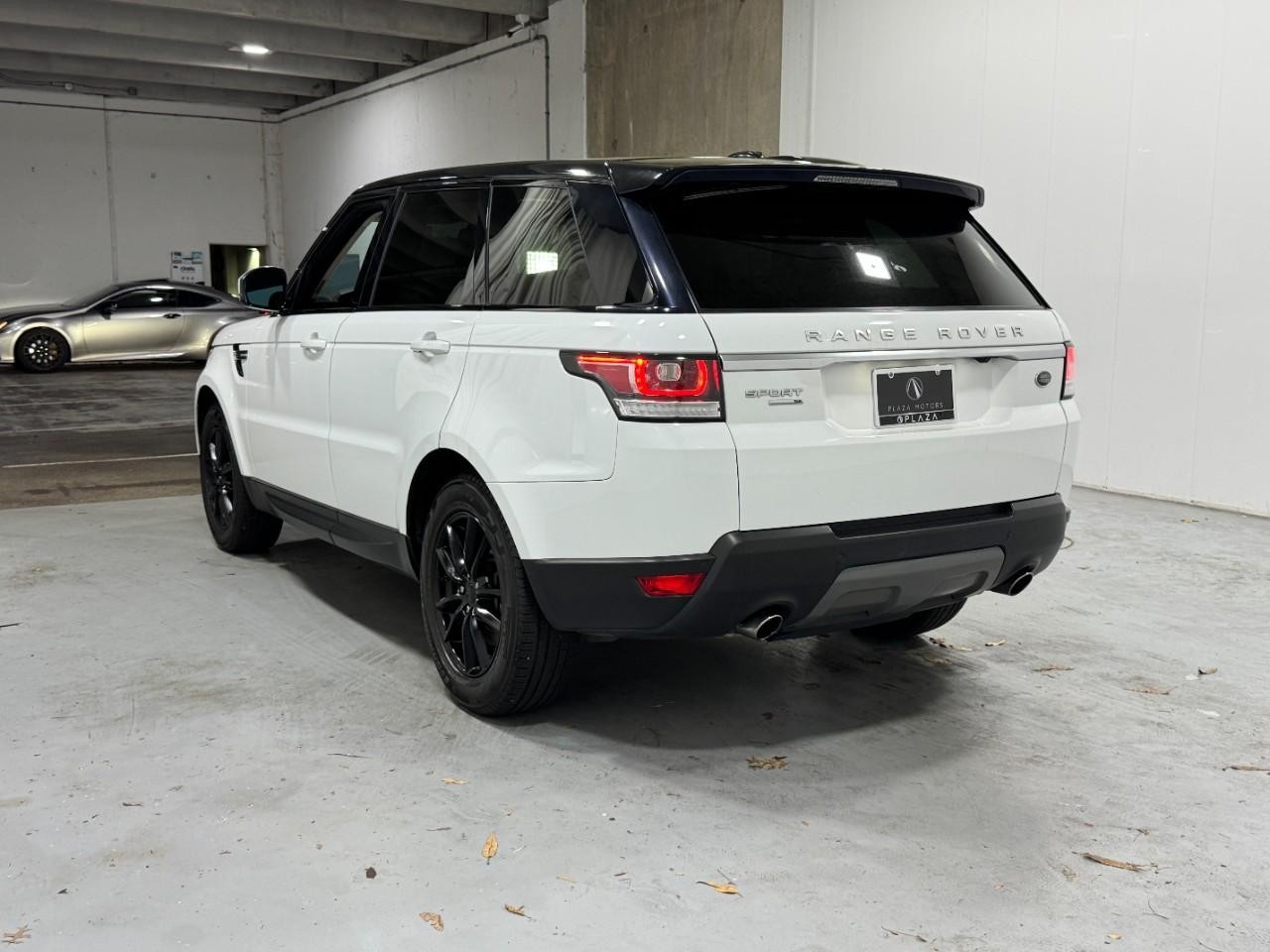 Land Rover Range Rover Sport Vehicle Full-screen Gallery Image 3