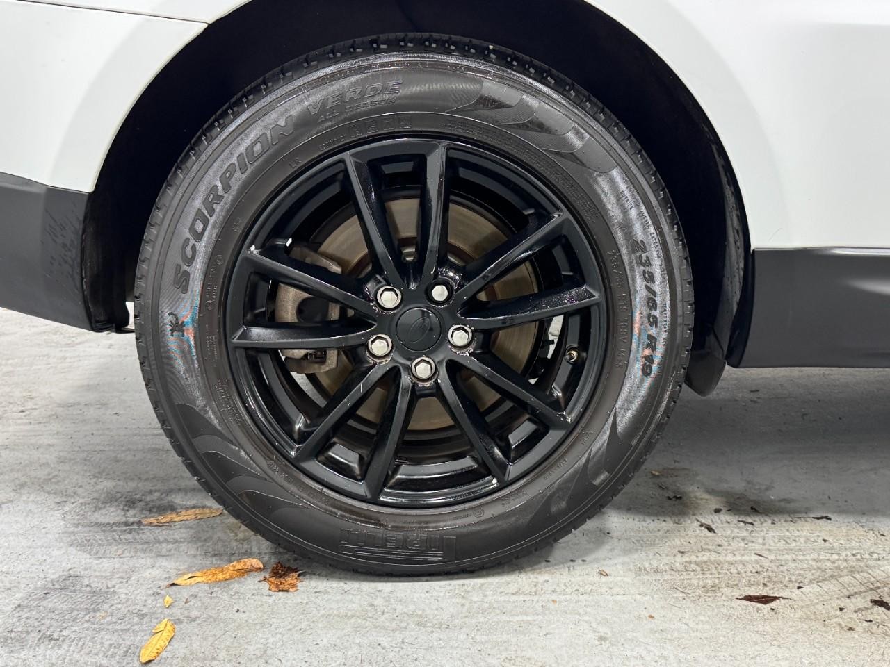 Land Rover Range Rover Sport Vehicle Full-screen Gallery Image 5