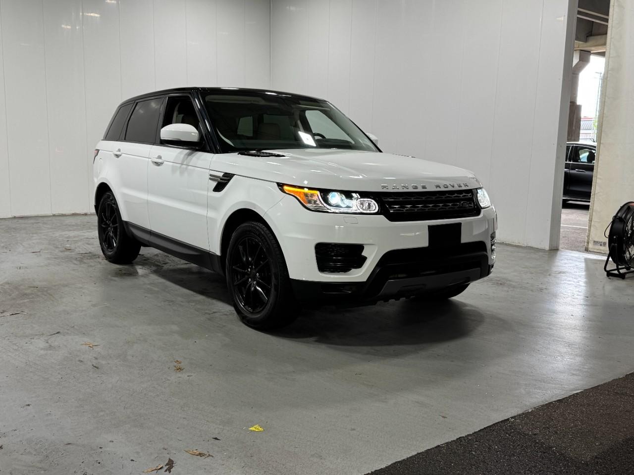 Land Rover Range Rover Sport Vehicle Full-screen Gallery Image 6