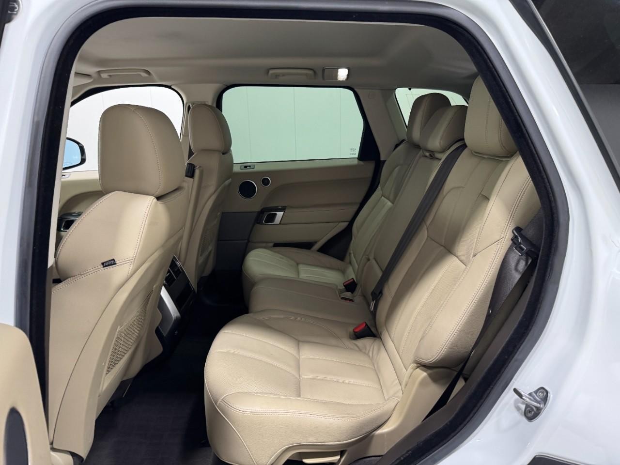 Land Rover Range Rover Sport Vehicle Full-screen Gallery Image 8