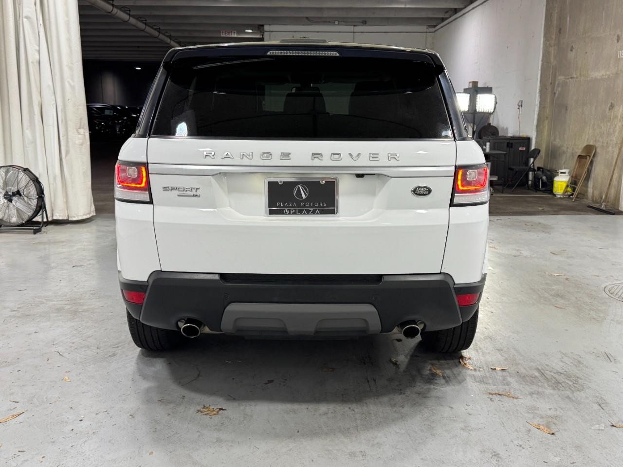 Land Rover Range Rover Sport Vehicle Full-screen Gallery Image 9