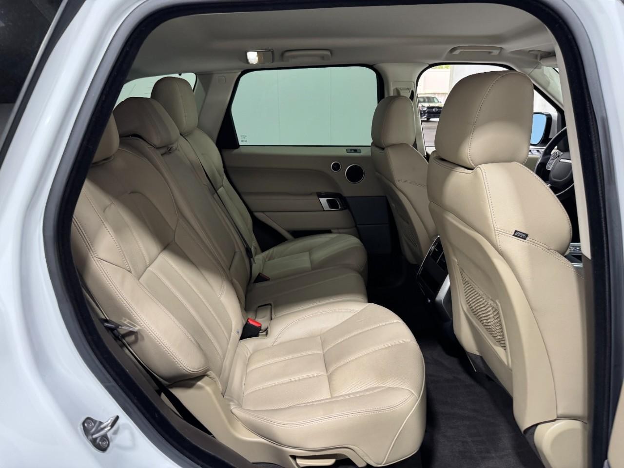 Land Rover Range Rover Sport Vehicle Full-screen Gallery Image 10